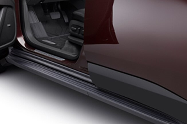 Estribos moldeados en color negro de la camioneta para 8 pasajeros Chevrolet Traverse 2023
