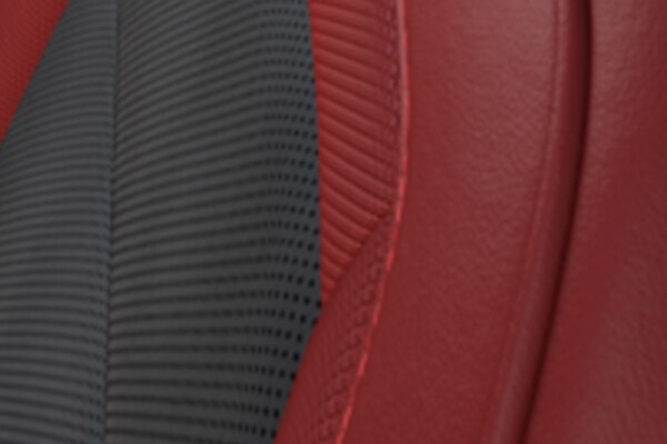 Color chip Backen Black y Adrenaline Red de Chevrolet Blazer EV 2025